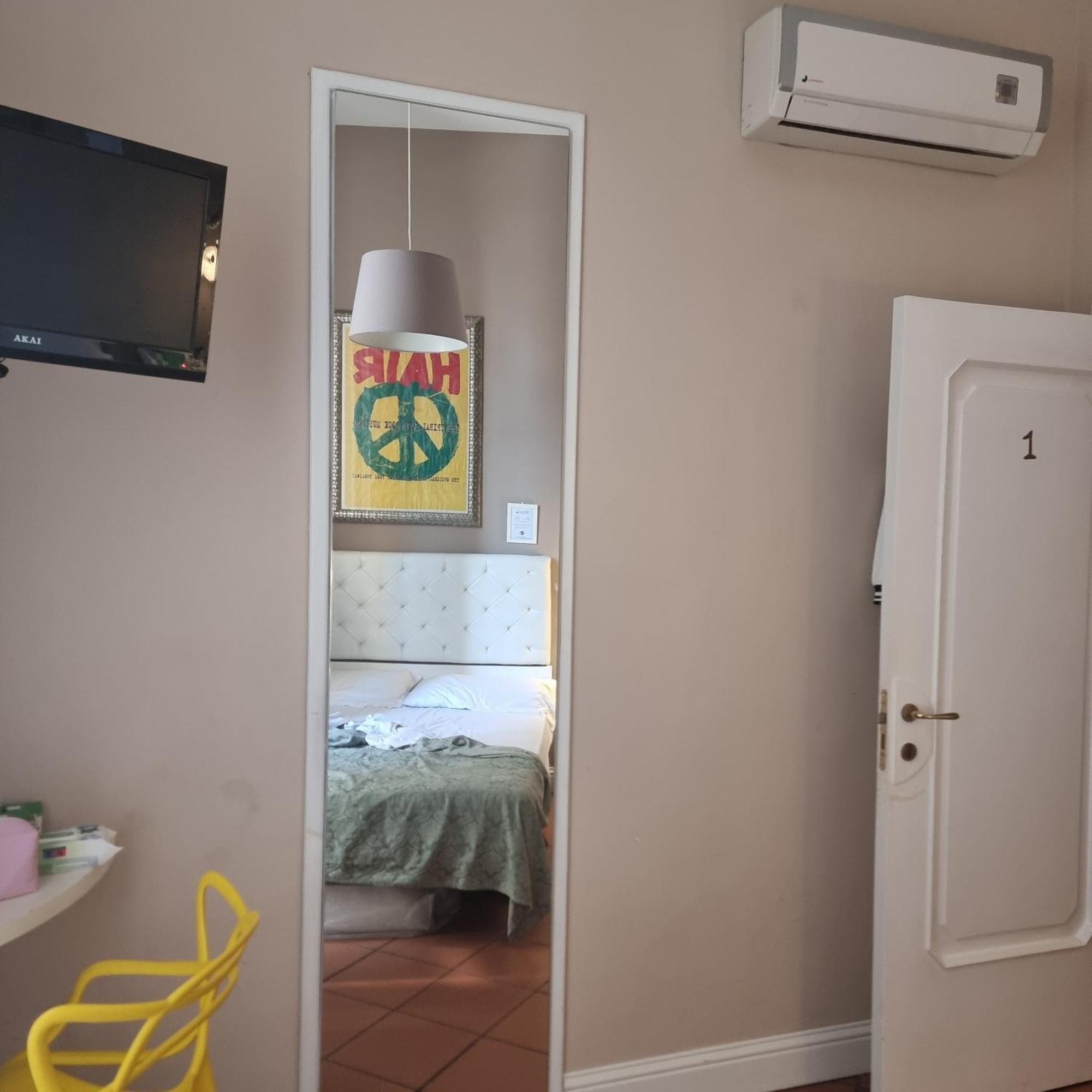 Bed Morelli 49 , Chiaia Naples Exterior photo